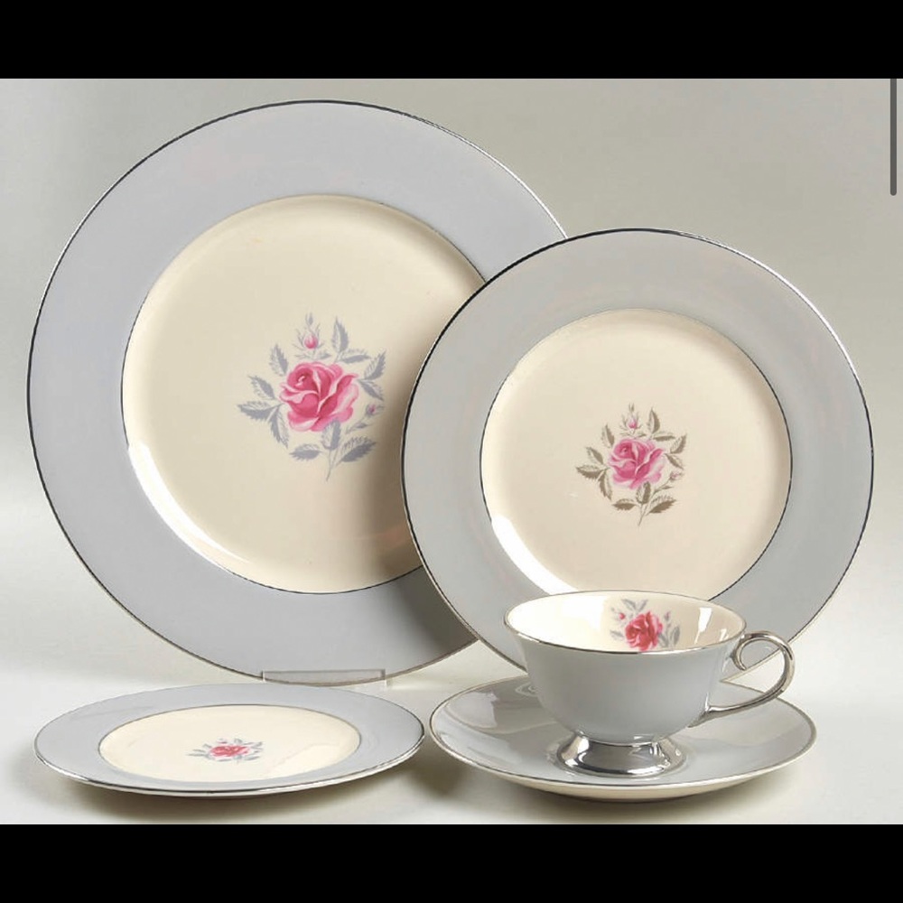Gorgeous set. The price is for 5 piece set.